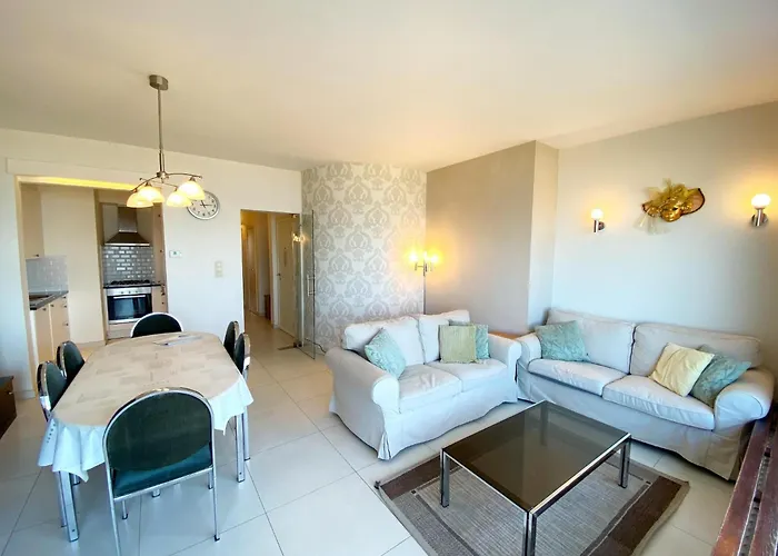 Attic Near 니우포르트